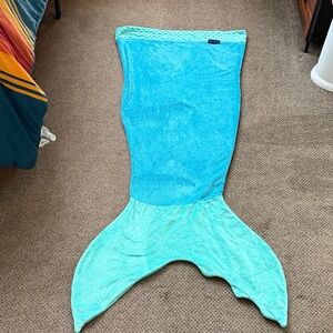 Blankie Tails Teal Mermaid Blanket